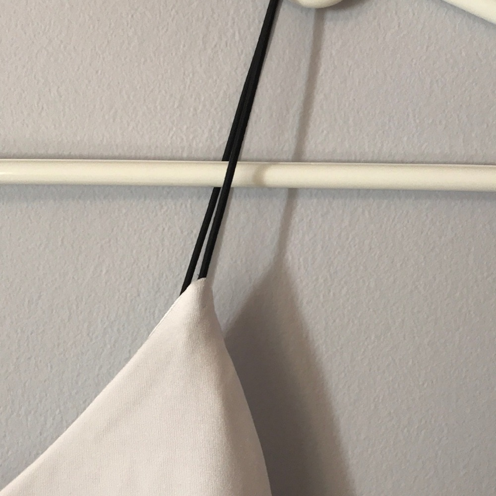 White top - Picture 2 of 2